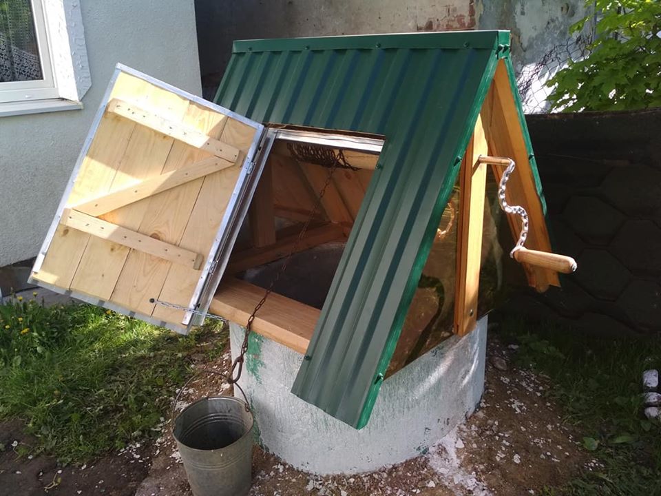 зелений дашок для криниці